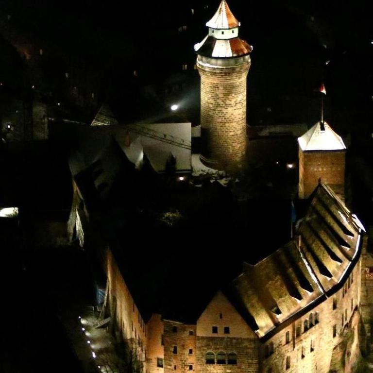 Burg bei Nacht-1